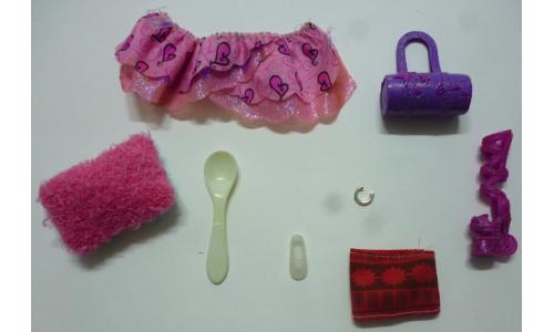 Lote de Roupas e Bolsa da Barbie